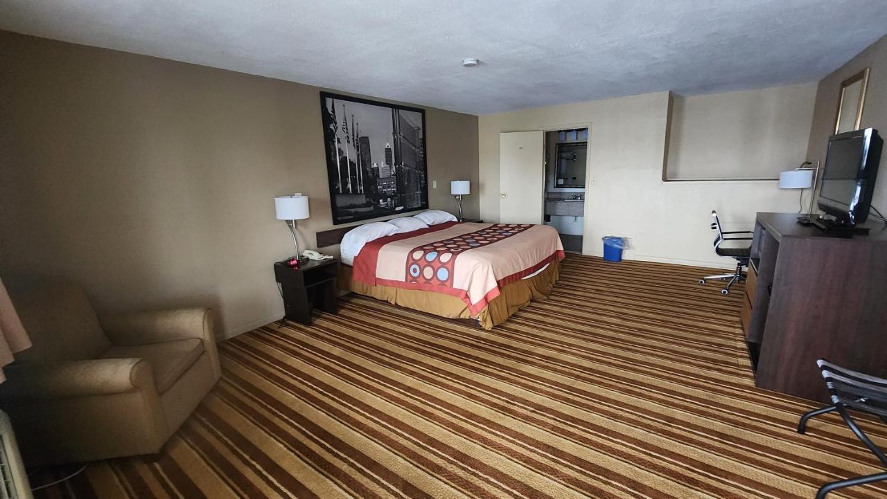 Super 8 By Wyndham Centerville-Richmond Room photo