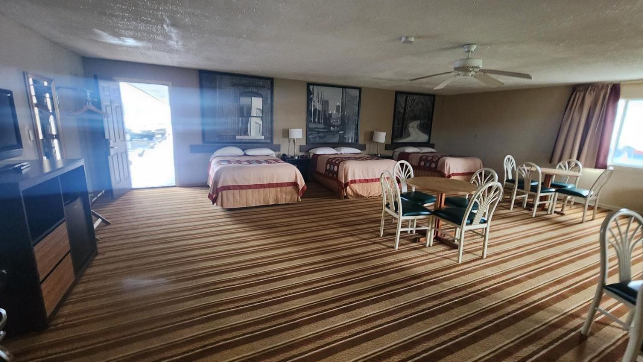 Super 8 By Wyndham Centerville-Richmond Room photo