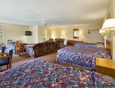 Super 8 By Wyndham Centerville-Richmond Room photo